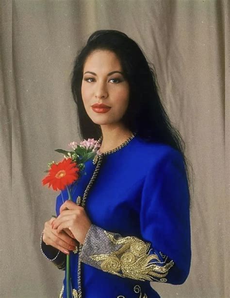 Honoring Selena Quintanilla’s Memory: Rarely Seen。